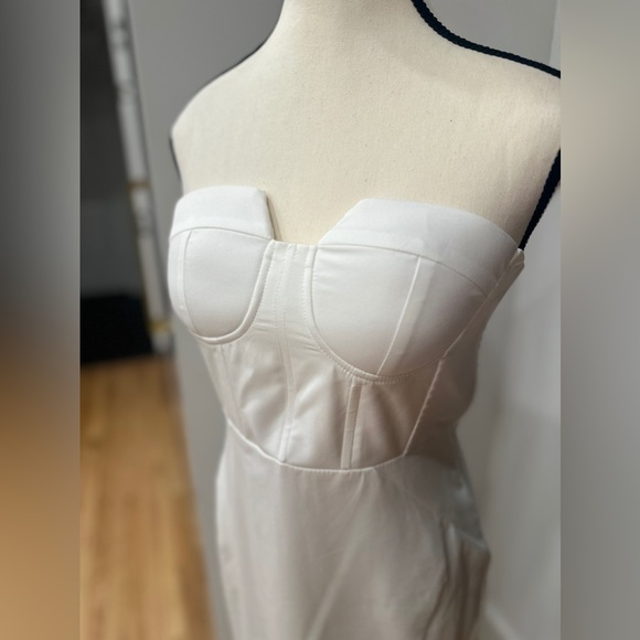 NWT White strapless gown - Wedding- Formal- Prom - Picture 3 of 4